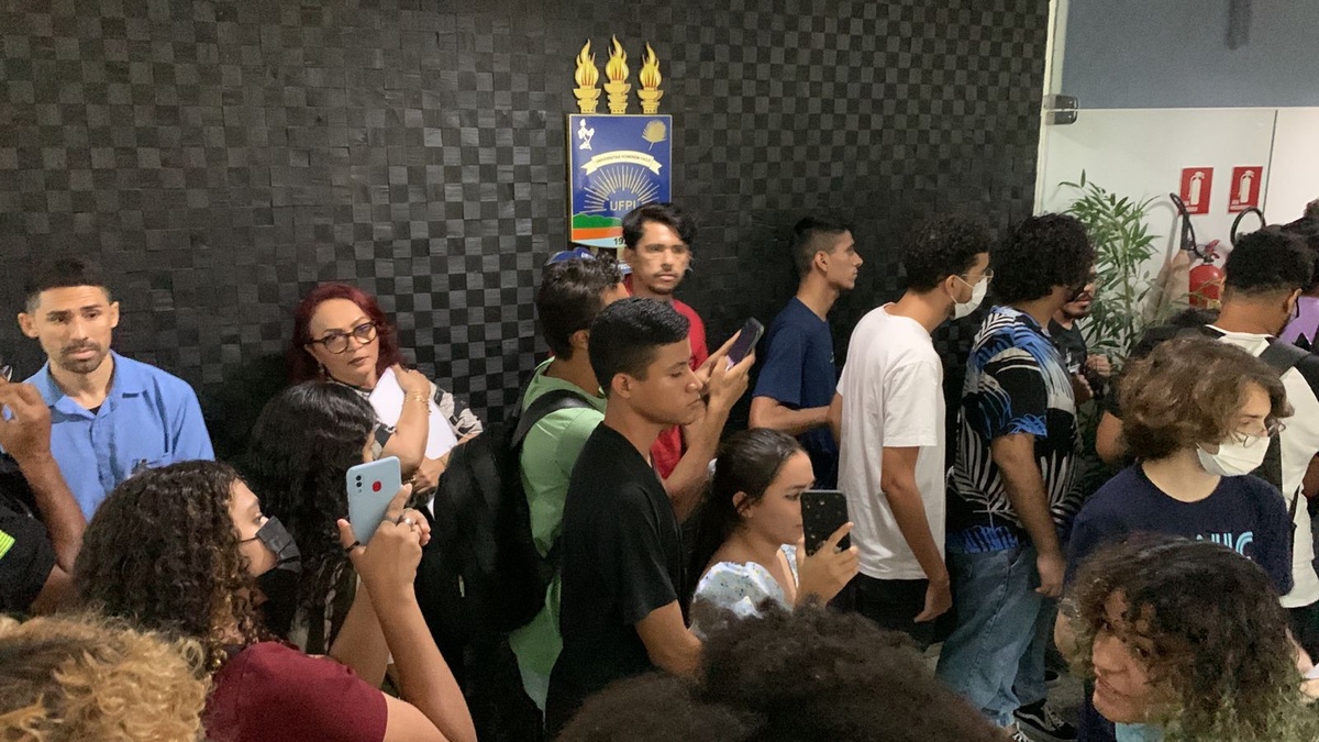 Estudantes em manifestação dentro da Reitoria da UFPI