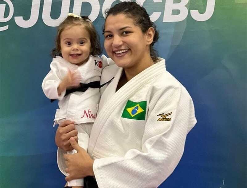 Filha de Sarah Menezes sofre queimaduras no rosto