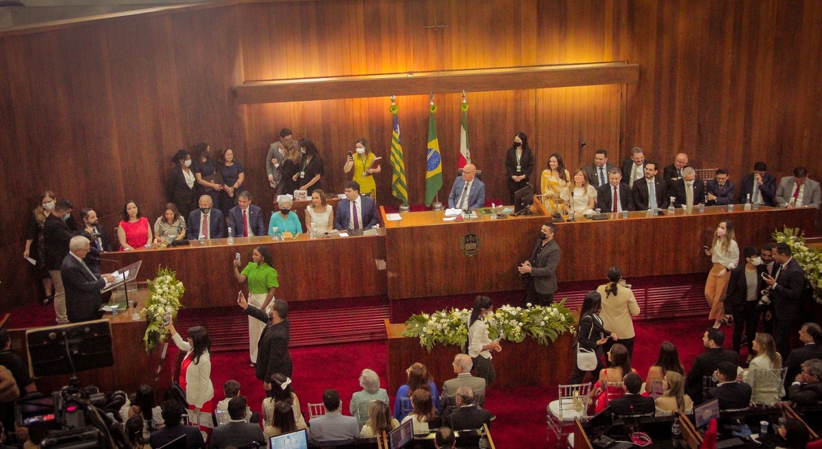 Rafael Fonteles toma posse como governador do Piauí.