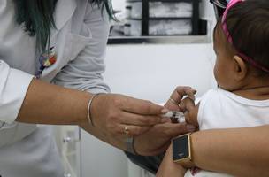 Vacinação infantil (Foto: Reprodução/ Agência Brasil)