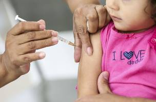 Vacinação infantil (Foto: Reprodução/ Agência Brasil)