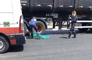 Entregador morre após ser atropelado na zona Sul de Teresina (Foto: Reprodução/Repórter amador)