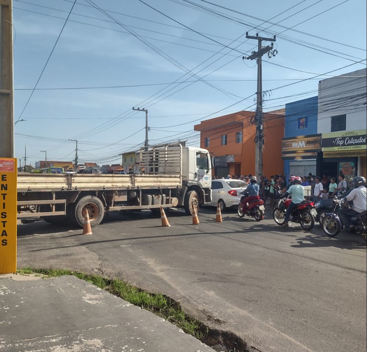 Homem morre atropelado por caminhão de lixo na zona Norte de Teresina.