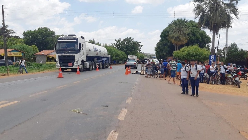 Mulher morre em acidente envolvendo uma carreta em Altos