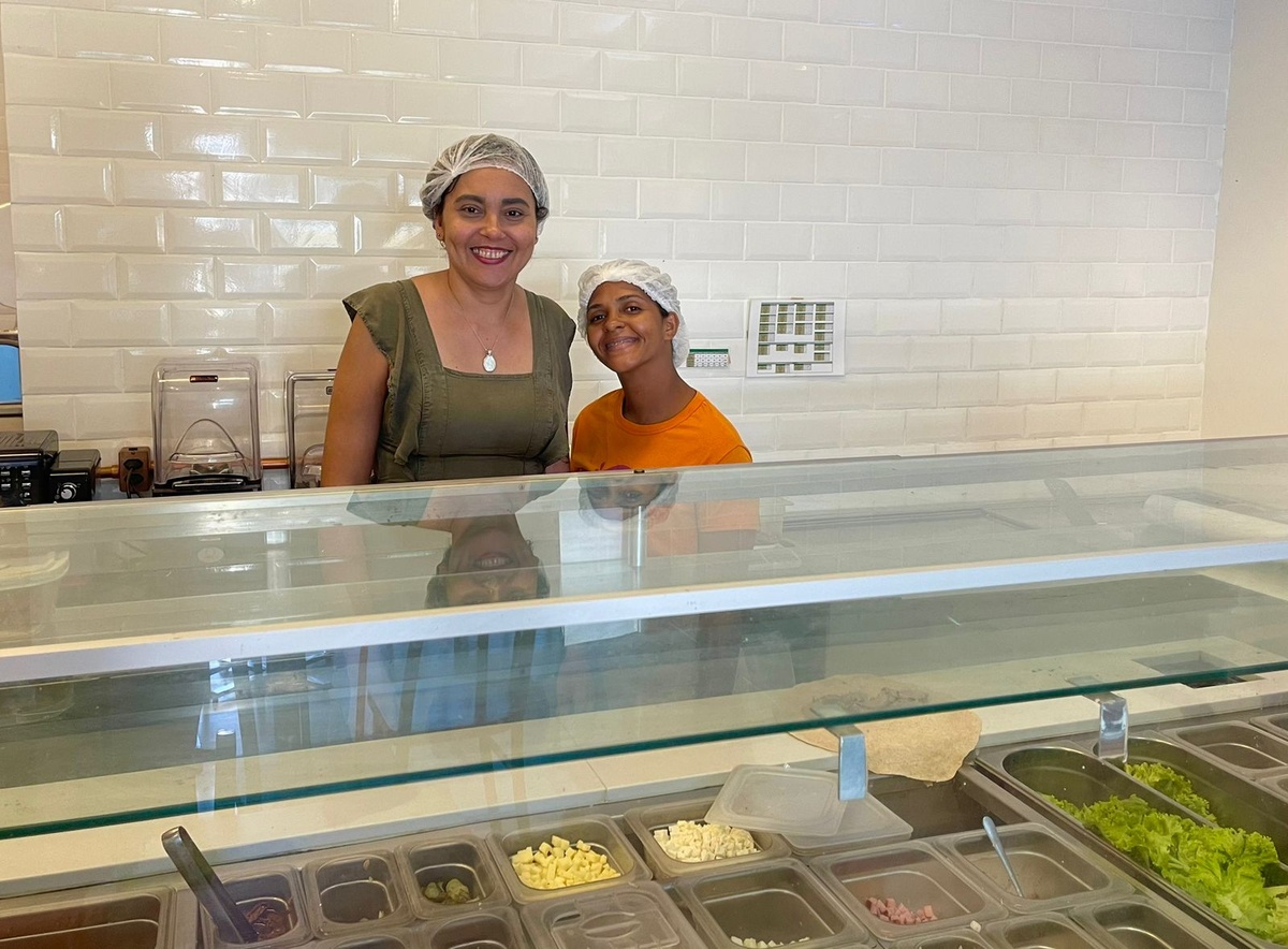 O local dispõe de vários pratos veganos que atraem diversas pessoas.