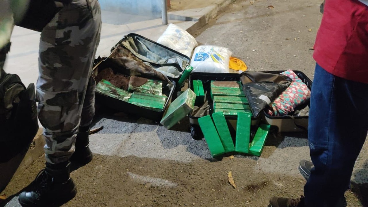 Os materiais foram apreendidos pela Polícia Militar do Piauí.