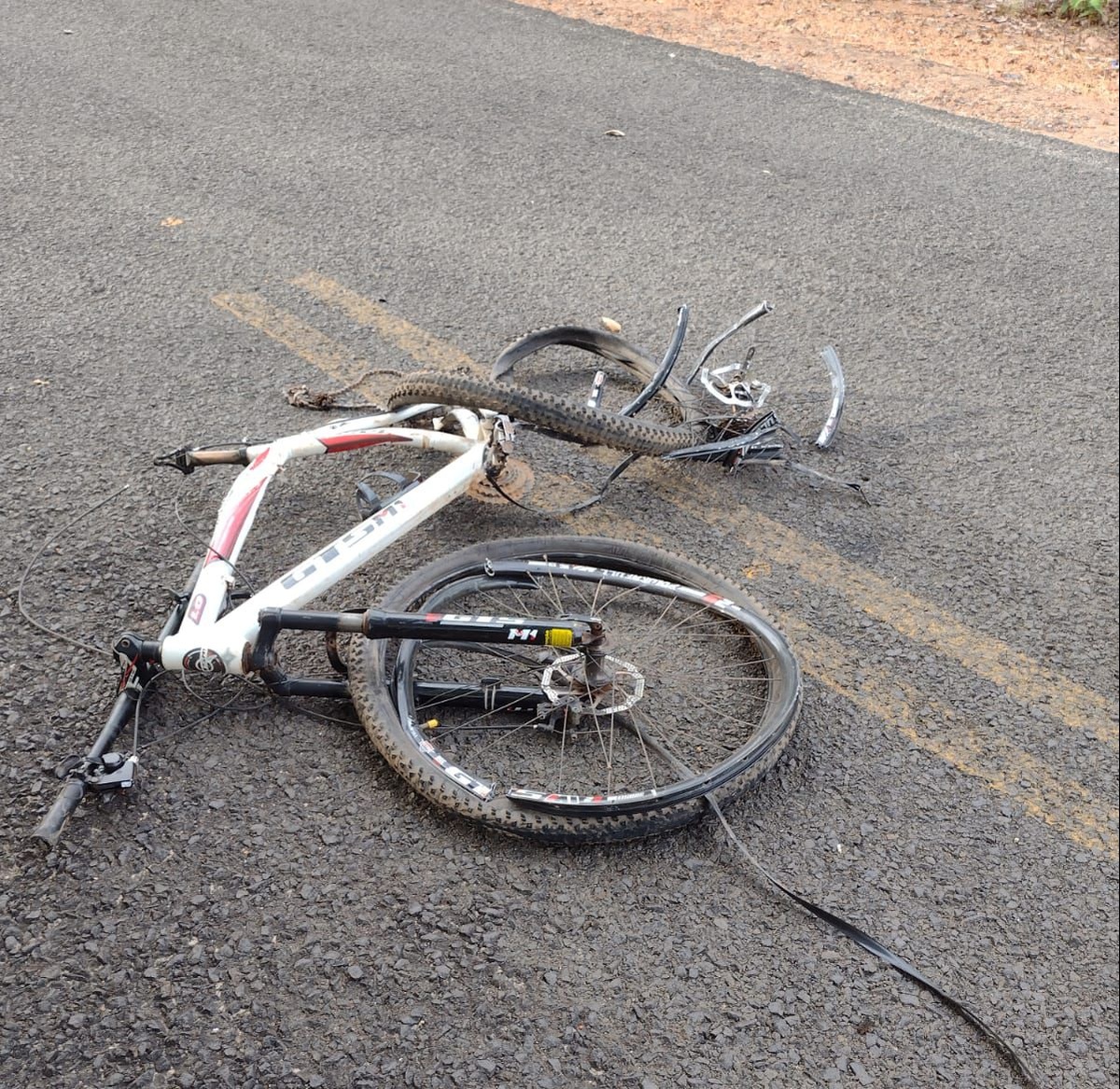 A bicicleta da vítima ficou completamente destruída.