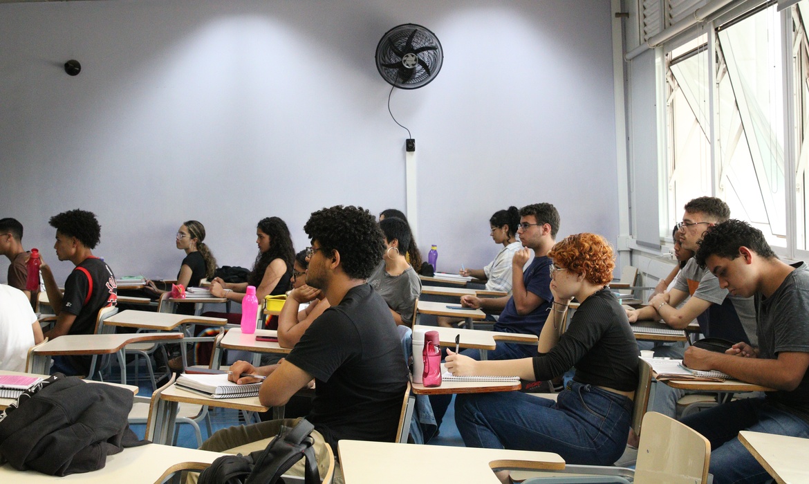 Ansiedade e expectativas elevadas: Enem 2023 e a preparação dos estudantes.
