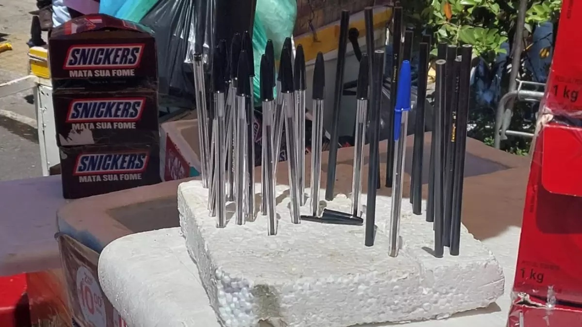 Canetas esferográficas disponíveis para venda.