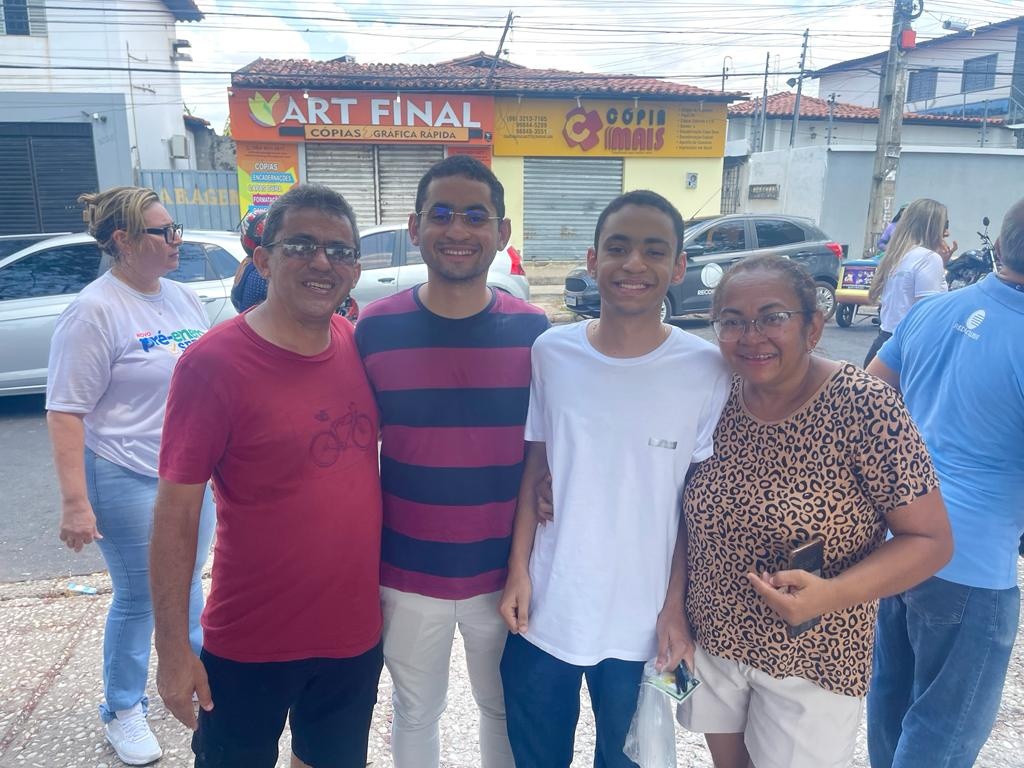 Família do estudante Weyler Reis.