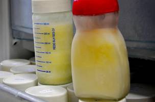 Frascos de vidro para doação de leite. (Foto: Reprodução/ Agência Brasil)