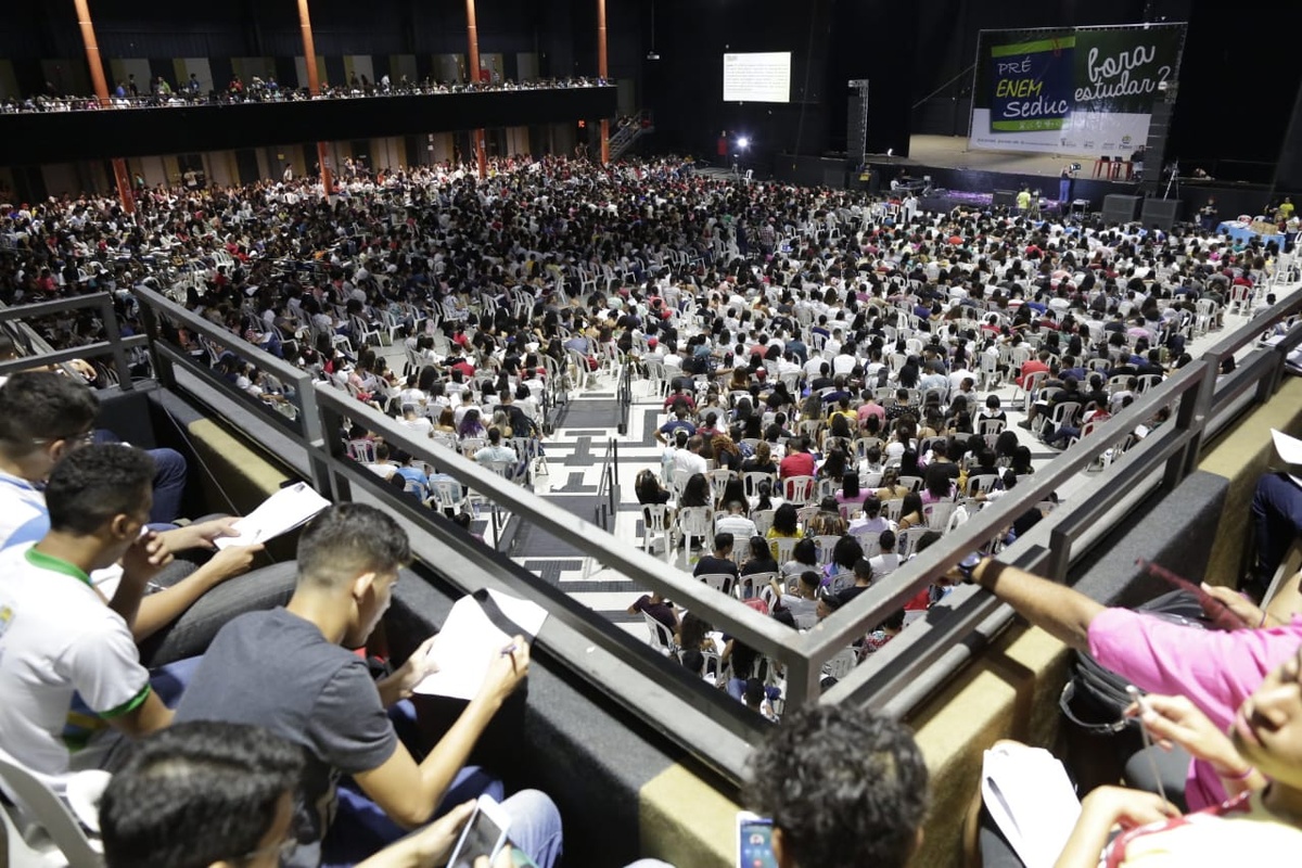 O evento inicia às 20h e vai até 6h.