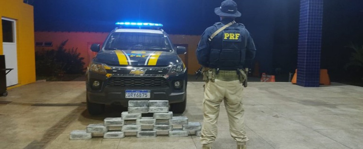 Os materiais foram apreendidos pela polícia.