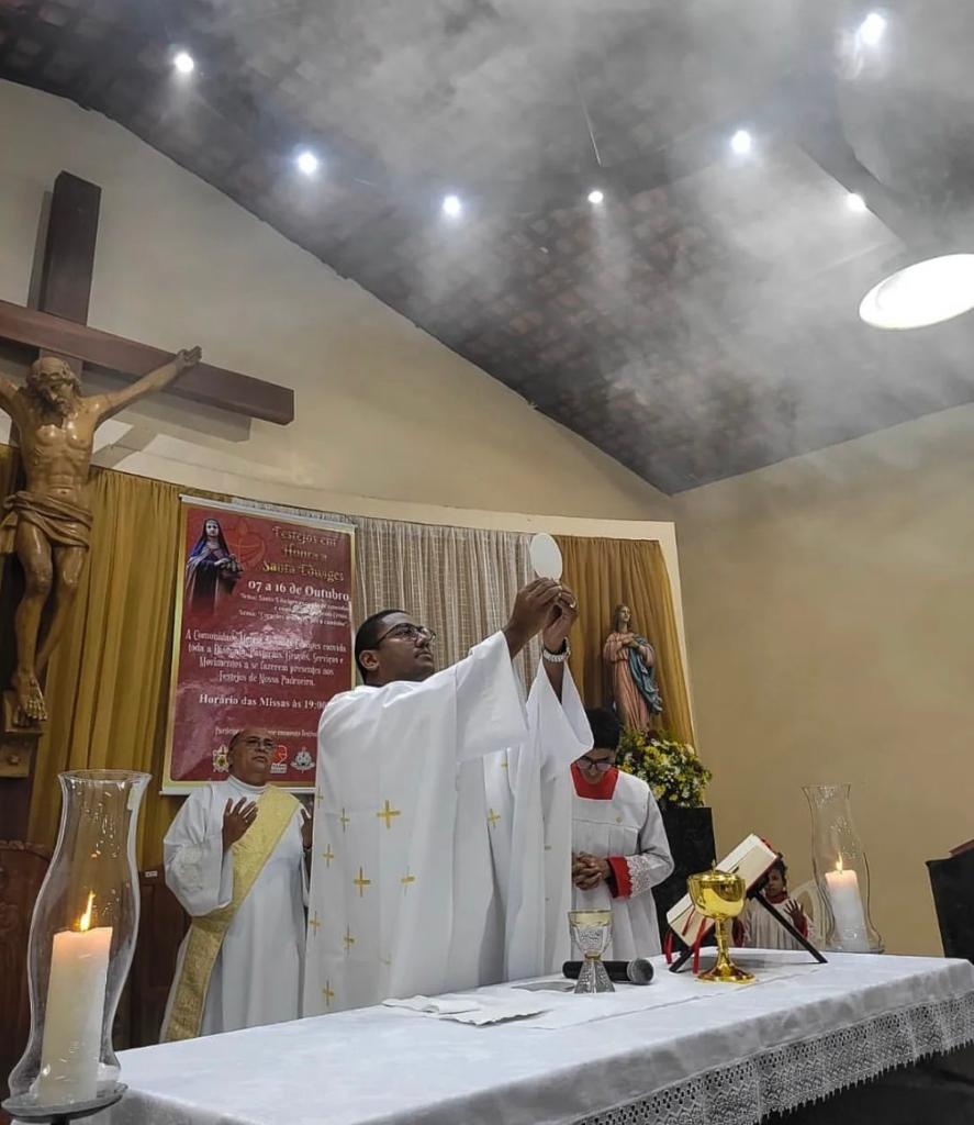 Padre Yago Waquim.