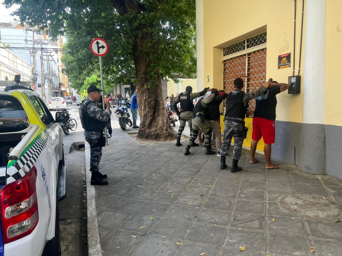 PM lança operação para evitar ações de 'lanceiros' no comércio no fim do ano.