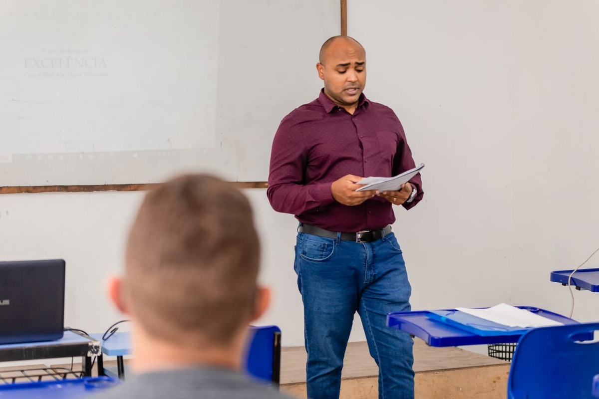 Professor de português e redação, Lucas Vilarinho.