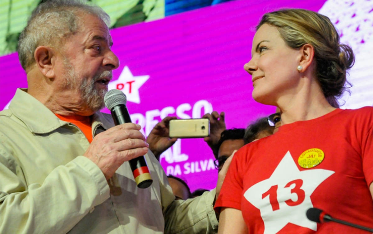 Deputada federal Gleisi Hoffmann e Lula, ambos do PT.