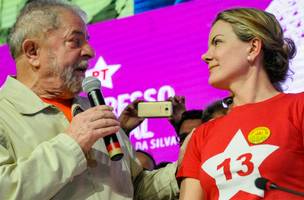 Deputada federal Gleisi Hoffmann e Lula, ambos do PT. (Foto: Divulgação/PT)