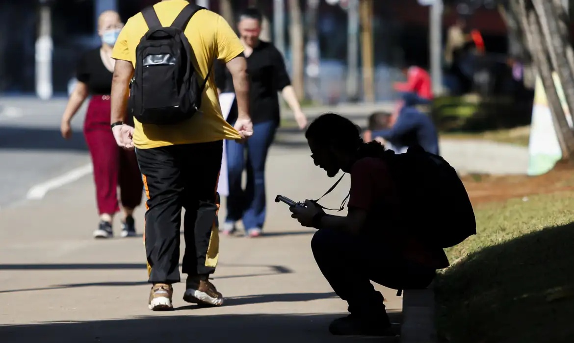 Em 2022, 10,9 milhões de jovens não estudavam, nem trabalhavam.