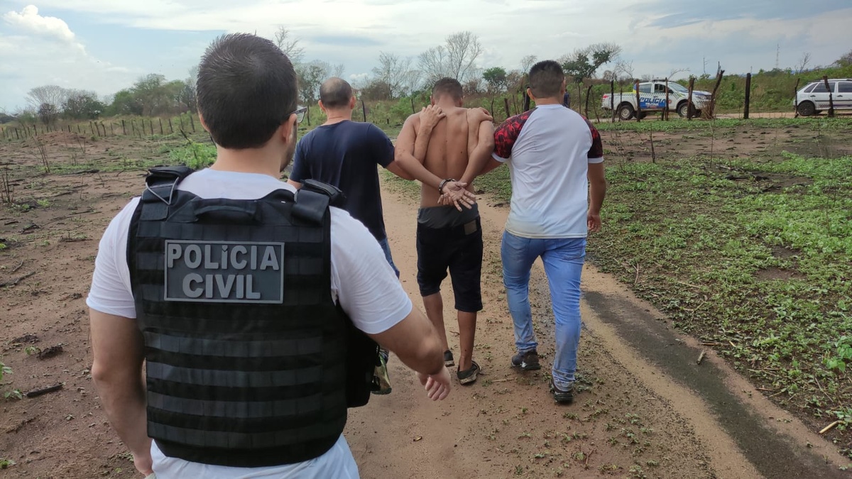 O principal suspeito foi detido na tarde deste domingo (03).