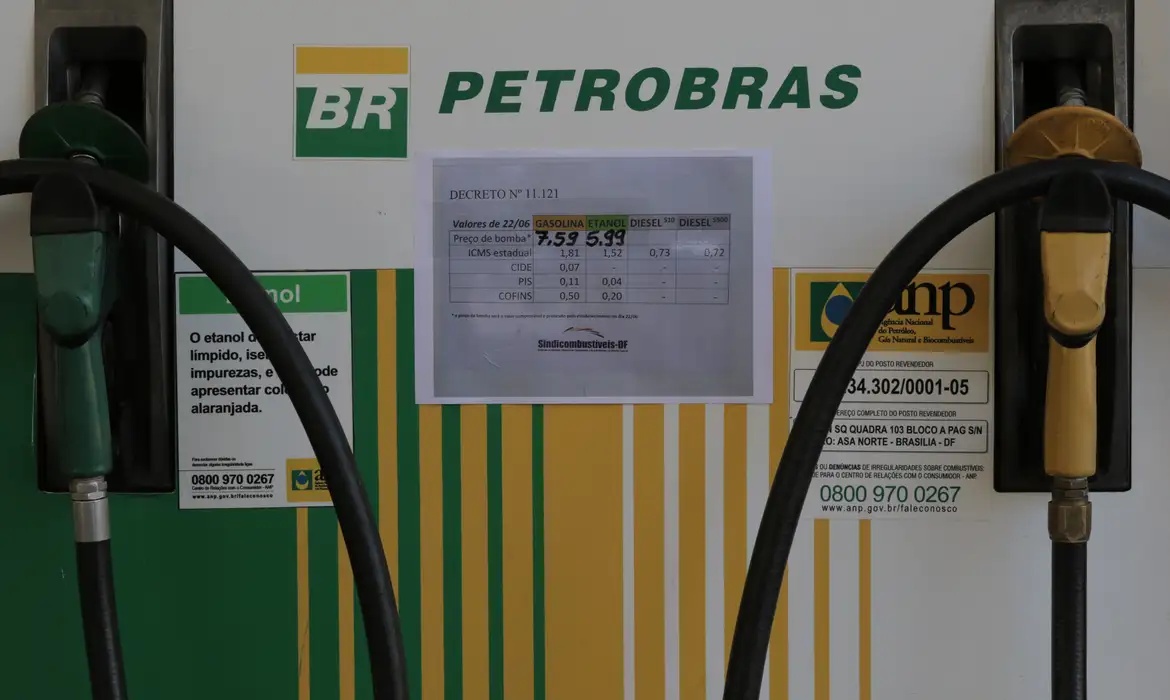 Posto de combustíveis.