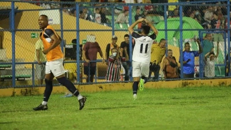 Altos x River-PI - Yan comemora terceiro gol do jogo