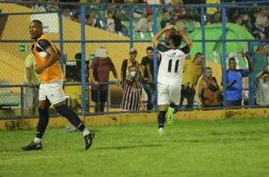 Altos x River-PI - Yan comemora terceiro gol do jogo (Foto: Samuel Pereira / A.A.Altos)