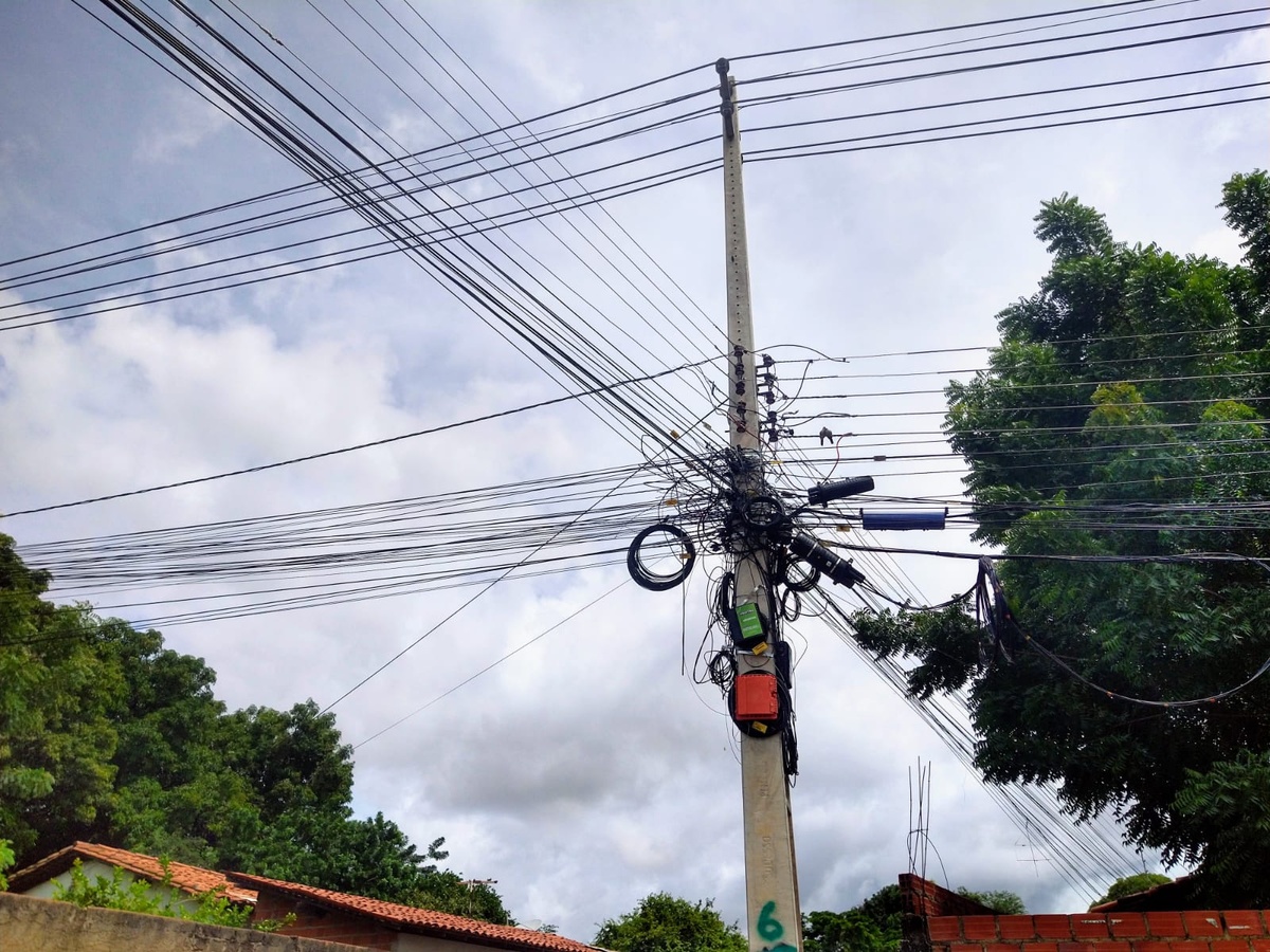 Equatorial Piauí intensifica fiscalização sobre uso de postes por empresas de telecomunicações
