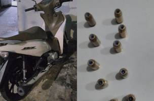Moto sem placa e munições apreendidas em abordagem da PM-PI (Foto: FOTO: ASCOM PM-PI)