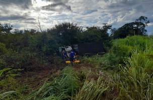 Motorista de caminhão morre após veículo tombar (Foto: Divulgação/ PRF-PI)