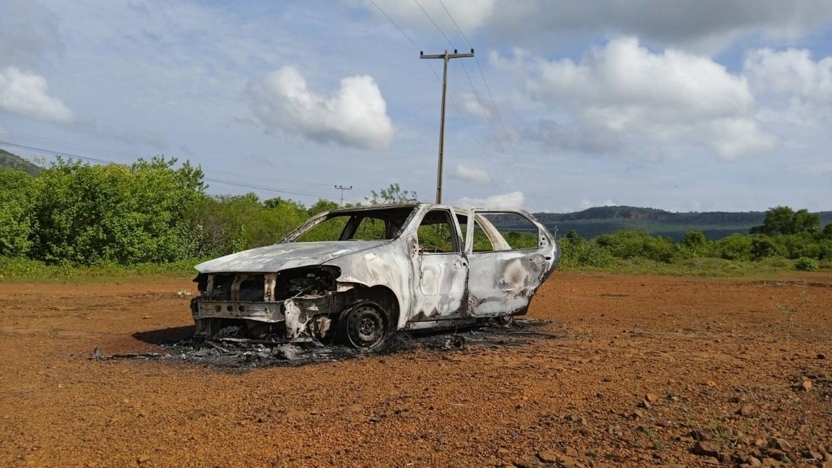 O carro usado no crime foi encontrado incendiando