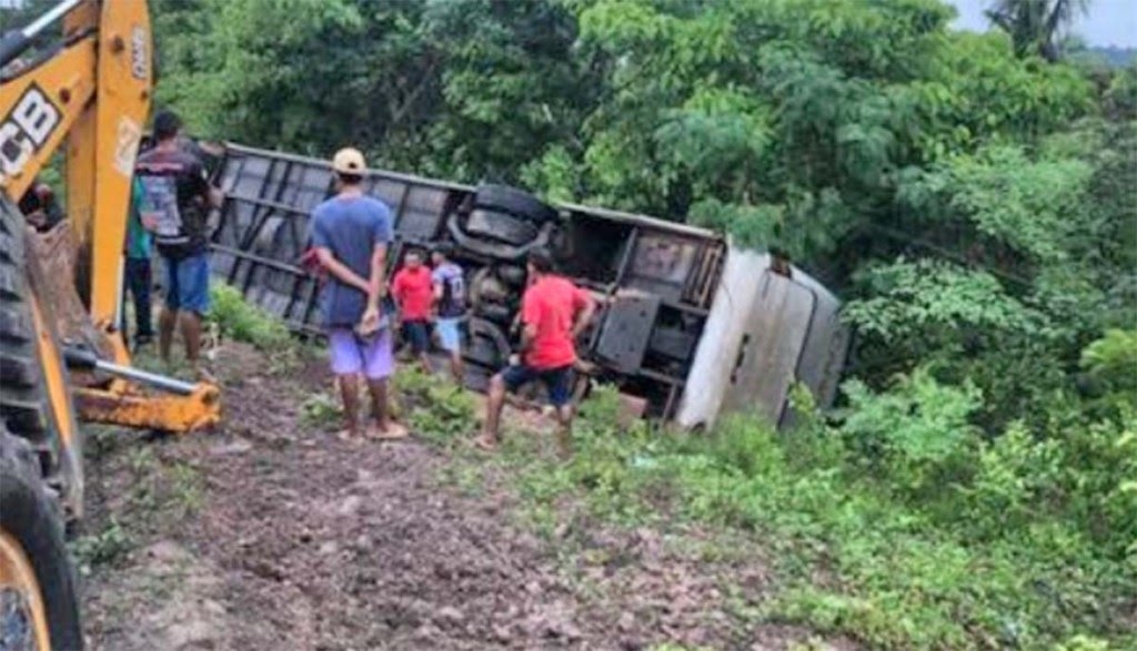 Ônibus da banda Canários