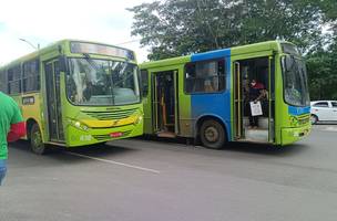 Paralisação de ônibus em Teresina (Foto: Foto/ Narcílio Costa - Correio Piauiense)