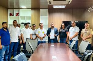 Reunião do entregadores com o presidente da Câmara Enzo Samuel (Foto: Ascom)