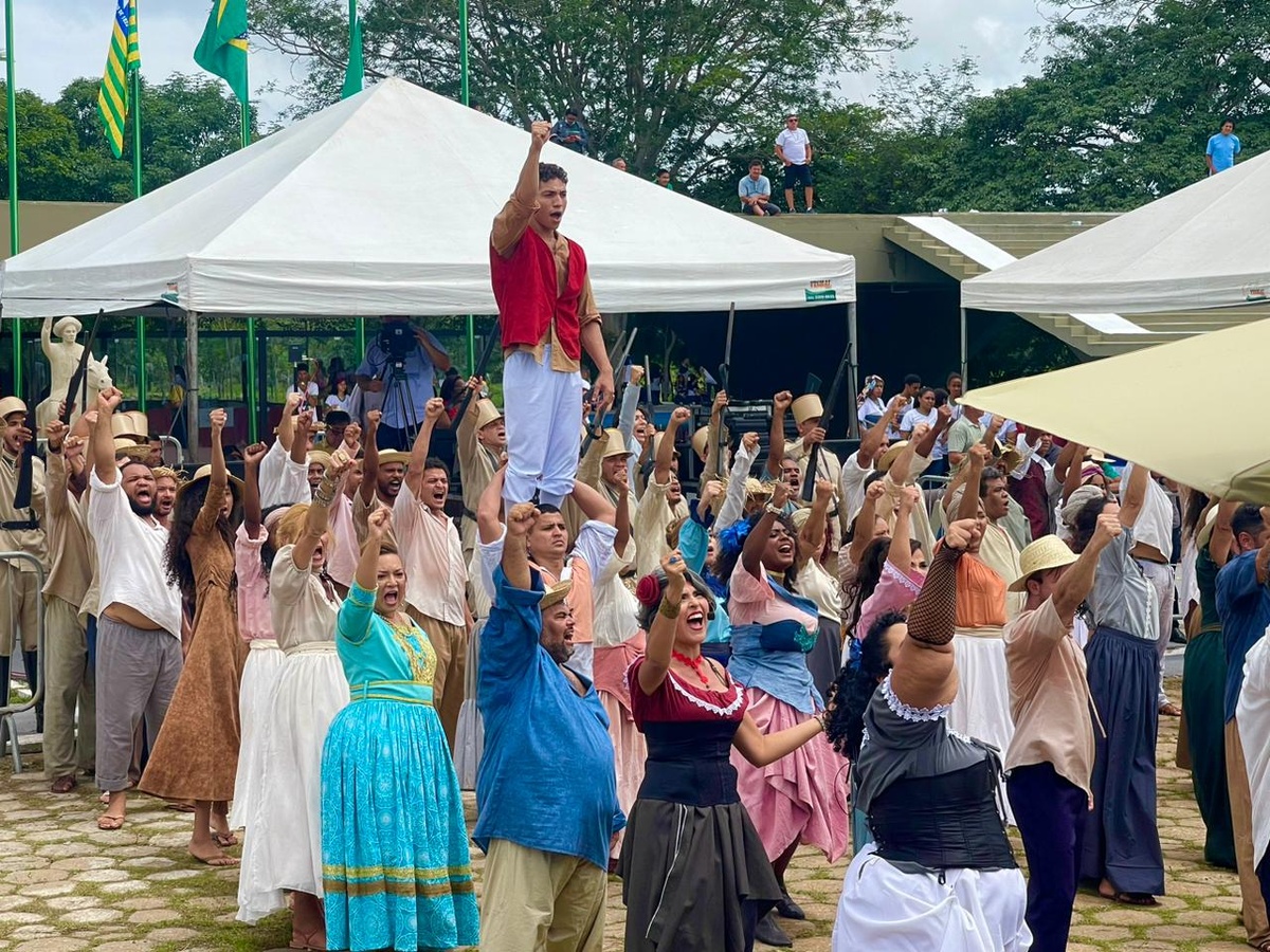 A peça teatral contou com a participação de 170 atores