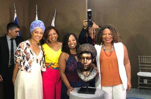 Busto de Esperança Garcia é inaugurado em Teresina (Foto: Luis Fernando Amaranes/ Portal Correio Piauiense)