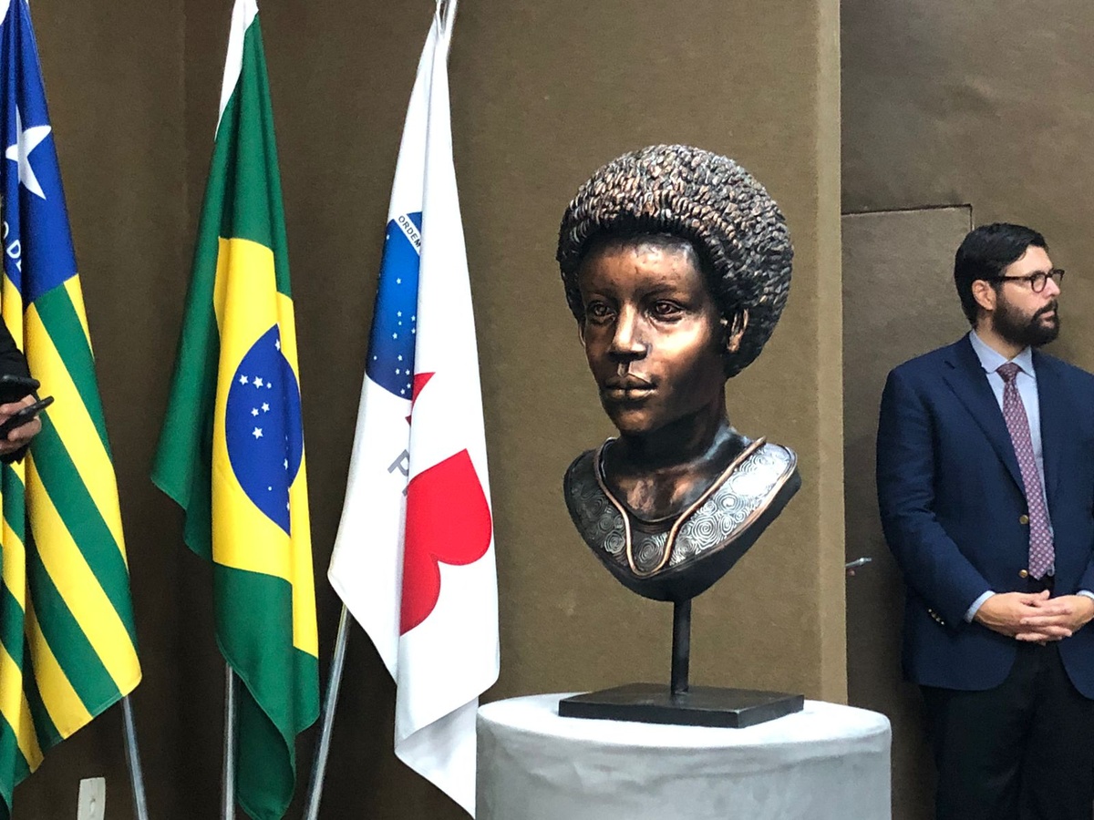 Busto de Esperança Garcia