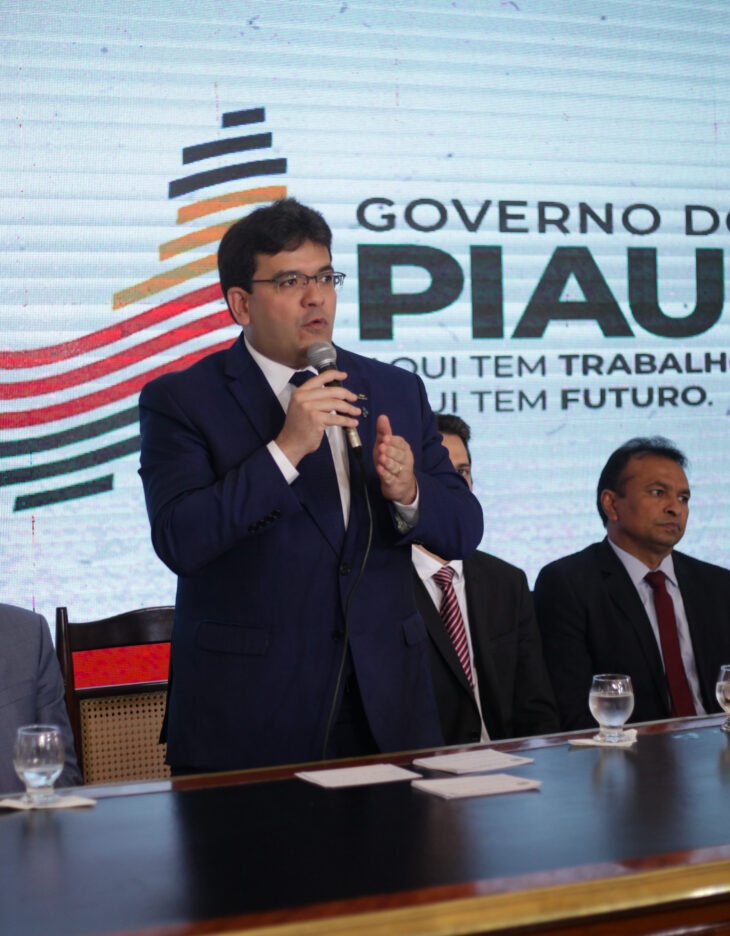 Governador Rafael Fonteles em solenidade de liberação de crédito rural (Foto: Narcílio Costa)