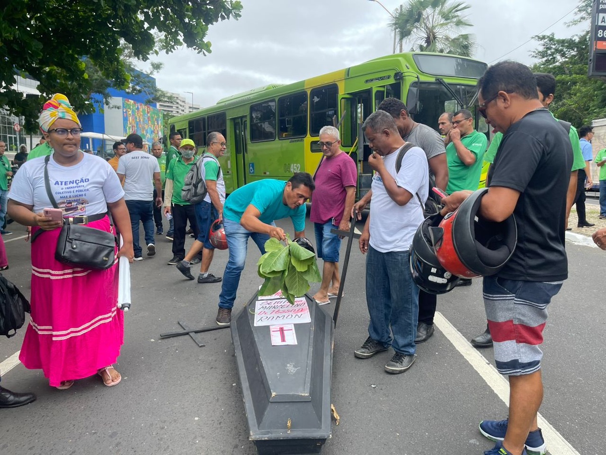 Protesto dos motoristas e carroceiros em frente a Assembleia Legislativa do Piauí