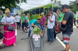 Protesto dos motoristas e carroceiros em frente a Assembleia Legislativa do Piauí (Foto: Foto: Luis Amaranes/Correio Piauiense)