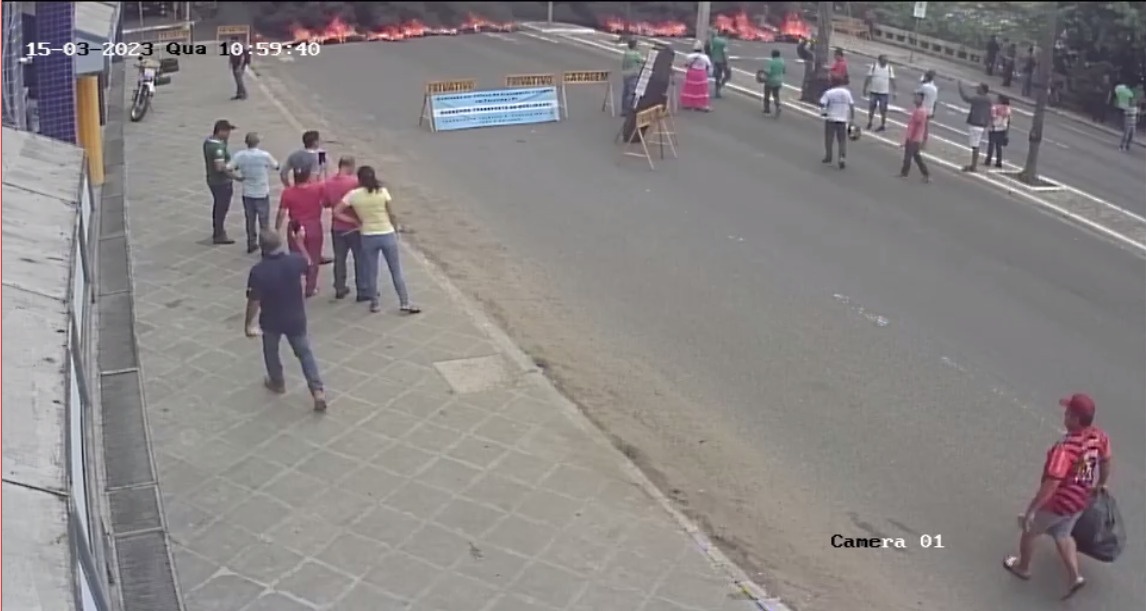 Protesto em frente ao SETUT pelos motoristas de ônibus