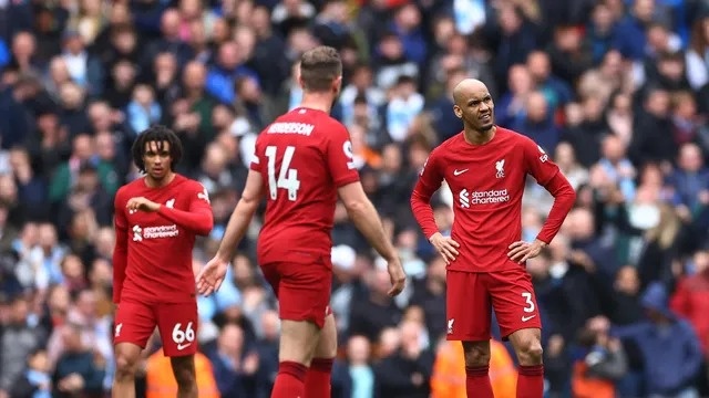 Jogadores do Liverpool lamentam: time segue em temporada complicada