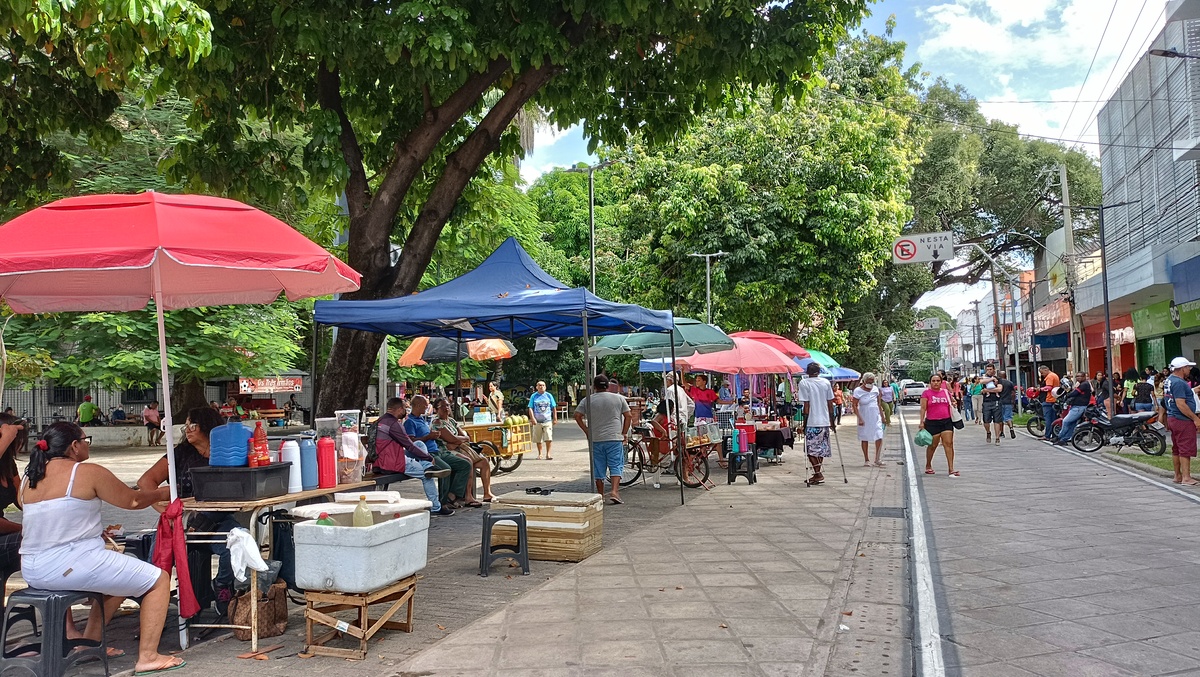 Vendedores ambulantes no centro de Teresina