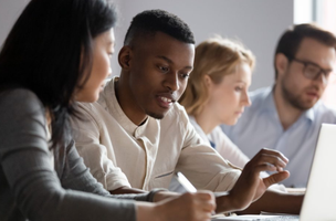 As vagas são direcionadas para estudantes do curso de gestão e educação e nove para jovem aprendiz (Foto: Reprodução/Internet)