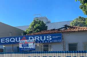 Incêndio destrói escola no centro de Teresina. (Foto: Luis Fernando Amaranes)