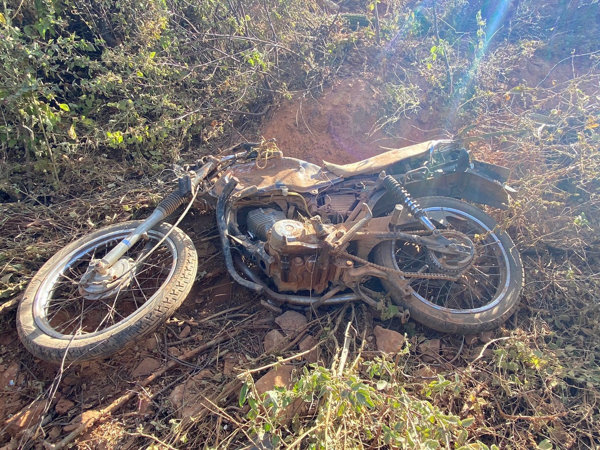 Acidente fatal entre caminhão e motocicleta deixa uma vítima.