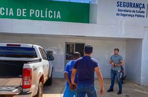 Idoso é preso em José de Freitas por estupro e pornografia infantil, crimes cometidos no DF. (Foto: Reprodução/ Ascom)