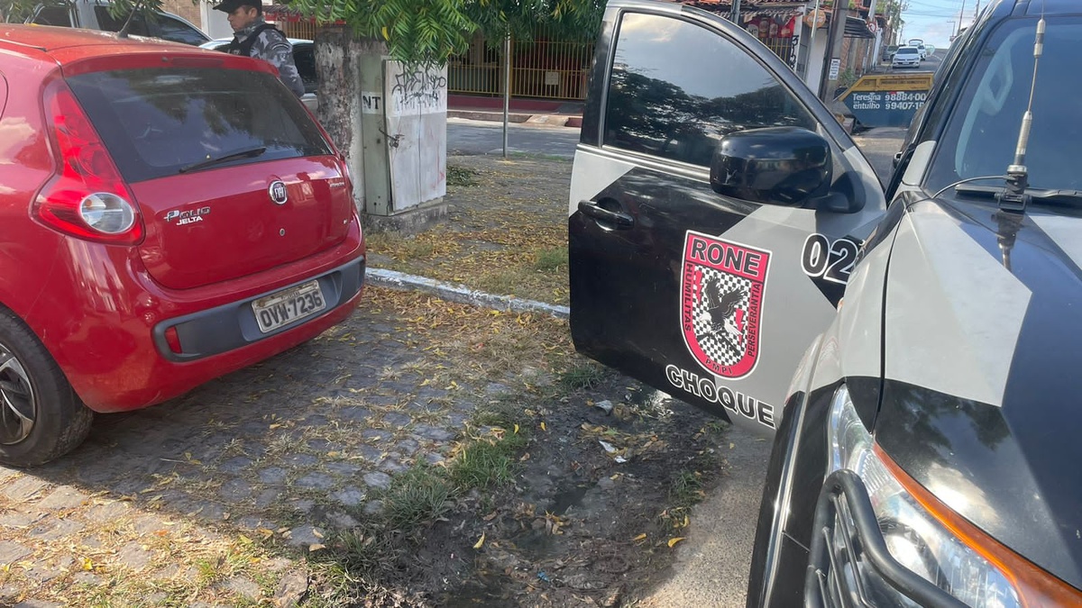 O carro estava estacionado no pátio do Hospital do Buenos Aires.