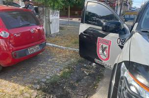 O carro estava estacionado no pátio do Hospital do Buenos Aires. (Foto: Reprodução/ PM-PI)