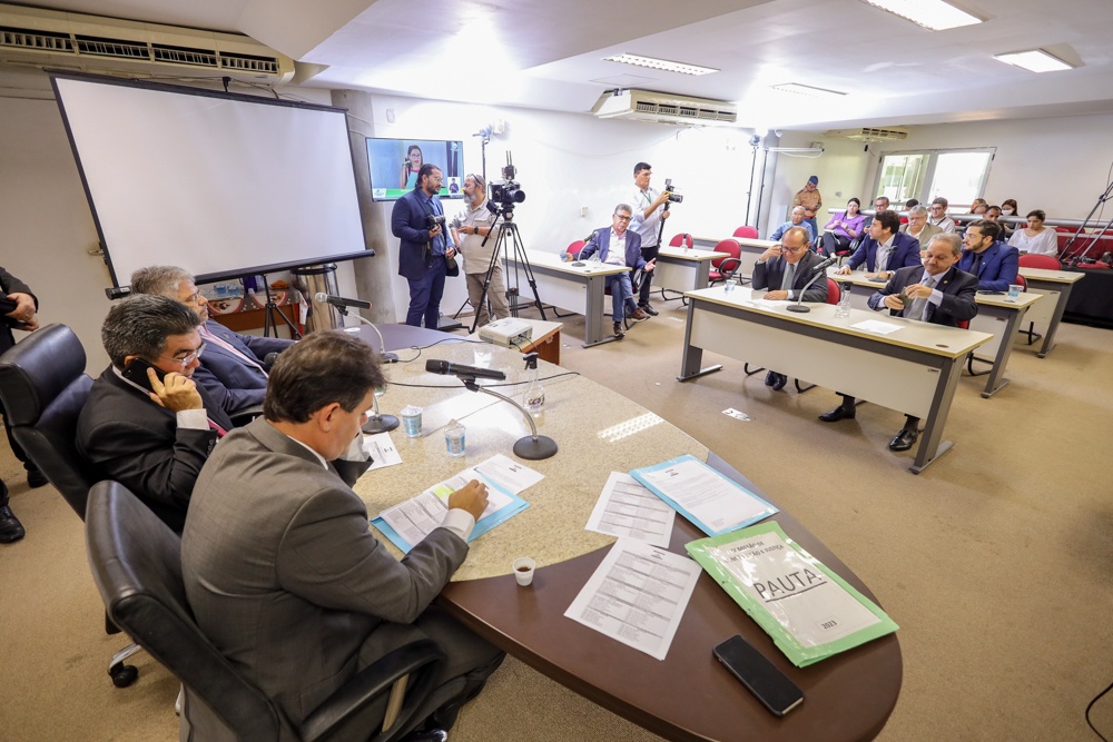 Sala de Comissão de Constituição e Justiça da Alepi.